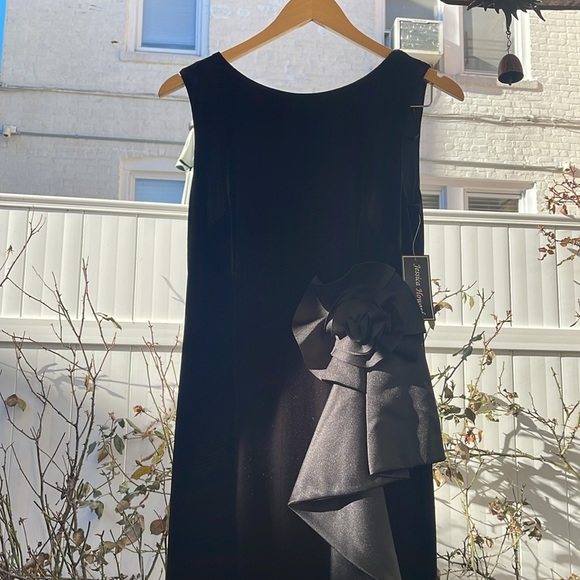 Jessica Howard - Women's Rosette Waterfall-Ruffle Gown Missy Size 6 - Picture 6 of 16